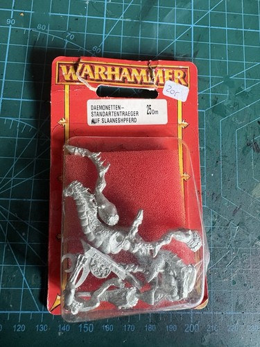 Daemonetten standartentraeger - daemonetten,